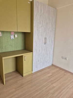Room in 3 BHK Apartment at DLF Regal Gardens, Sector 90 – for Rent