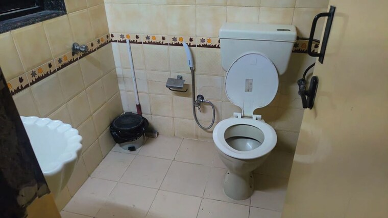 Bathroom, krishna-galaxy-santacruz 2 Bedroom 800 Sq.Ft. Apartment In Santacruz East Mumbai 10641183