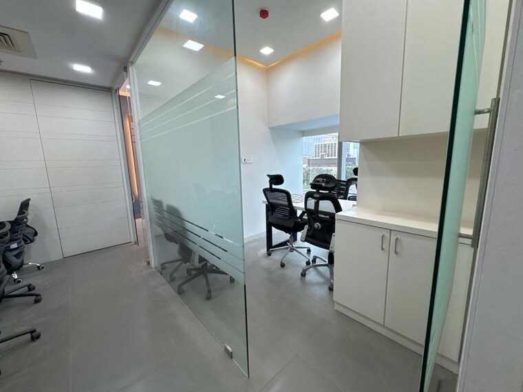 Team Area, wadhwa-the-capital Commercial Office Space 550 Sq.Ft. In Bandra East Mumbai 10641220
