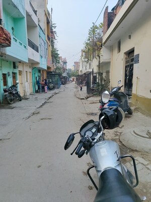 Parking in  Shop at Heera Ganj – for Sale