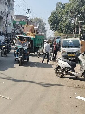 Parking in  Shop at Heera Ganj – for Sale