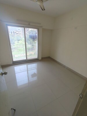 Room in 1 BHK Apartment at Godrej Horizon, Mohammadwadi – for Sale