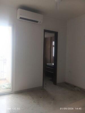 Room in 2.5 BHK Apartment at Smart World Orchard, Sector 61 – for Sale