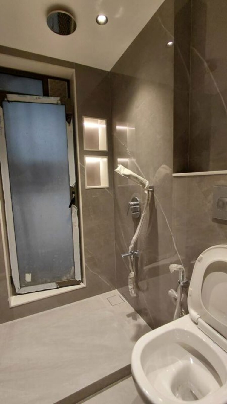 Bathroom, flushel-apartments 2 Bedroom 700 Sq.Ft. Apartment In Khar West Mumbai 10641376