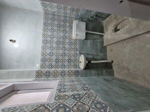 Washroom in 2.5 BHK Builder Floor at Mayur Vihar – for Rent