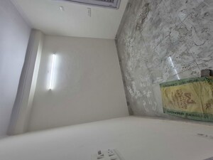 Furnished Amenities in 2.5 BHK Builder Floor at Mayur Vihar – for Rent