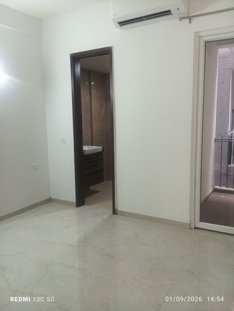 Room, smart-world-orchard 2.5 Bedroom 1200 Sq.Ft. Apartment In Sector 61 Gurgaon 10641423