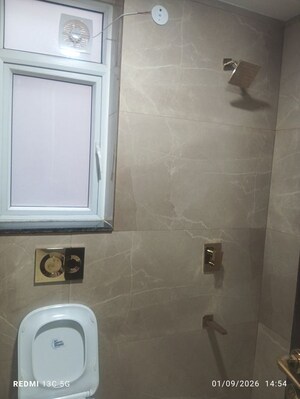 Bathroom in 2.5 BHK Apartment at Smart World Orchard, Sector 61 – for Rent