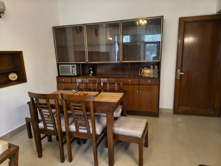 Living Room, defence colony 2 Bedroom 2000 Sq.Ft. Builder Floor In Defence Colony Delhi 10641541