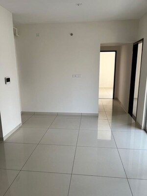 Room in 2.5 BHK Apartment at Yashwin Supernova, Wakad – for Rent