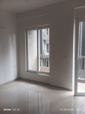 Room in 3 BHK Apartment at Smart World Orchard, Sector 61 – for Sale