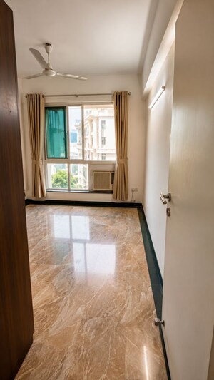 Room in 2 BHK Apartment at Hiranandani Meadows, Manpada – for Rent