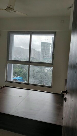 Room in 2 BHK Apartment at Sheth Zuri, Laxmi Nagar – for Rent