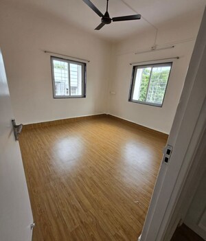 Room in 2 BHK Apartment at Kumar Classic, Aundh – for Rent