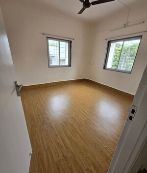 Room in 2 BHK Apartment at Kumar Classic, Aundh – for Rent