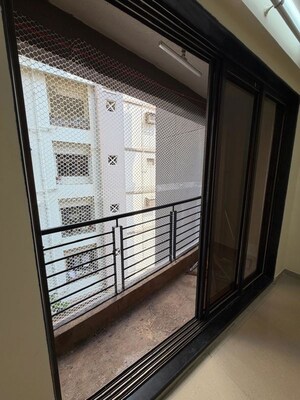 Bedroom in 2 BHK Apartment at Awadhoot CHS, Andheri West – for Rent