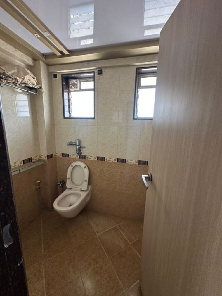 Bathroom, awadhoot-chs 2 Bedroom 680 Sq.Ft. Apartment In Andheri West Mumbai 10640331