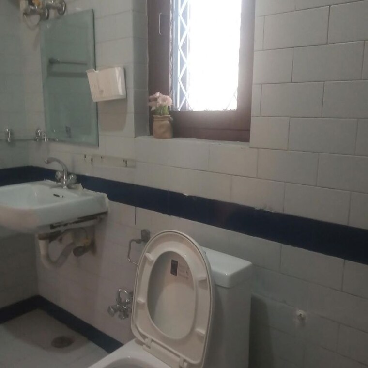 Bathroom, sushant lok i 2 Bedroom 1500 Sq.Ft. Villa In Sushant Lok I Gurgaon 10641627