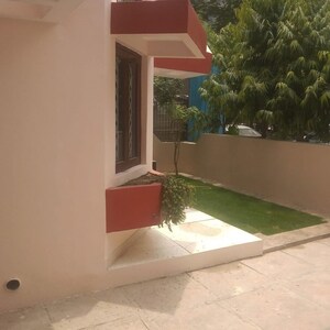 Room in 2 BHK Villa at Sushant Lok I – for Rent