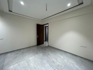 Room in 4 BHK Apartment at Sushma Crescent, Dhakoli – for Rent
