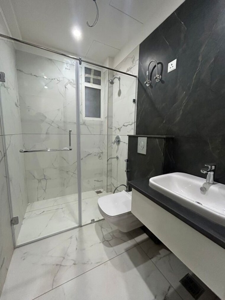 Bathroom, sushma-crescent 4 Bedroom 3500 Sq.Ft. Apartment In Dhakoli Zirakpur 10641628