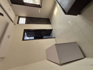 Furnished Amenities in 3.5 BHK Builder Floor at Mayur Vihar – for Rent