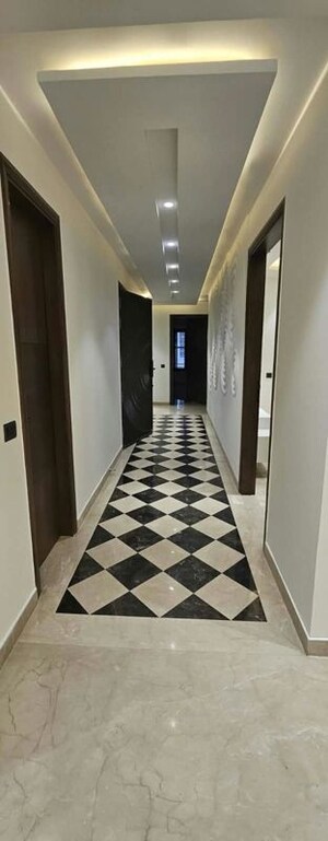 Building Lobby in 4 BHK Builder Floor at Dlf Phase I – for Rent