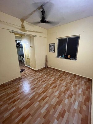 Bedroom in 6+ BHK Apartment at Thane West – for Rent