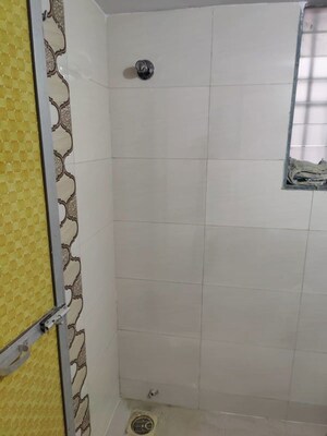 Bathroom in 6+ BHK Apartment at Thane West – for Rent