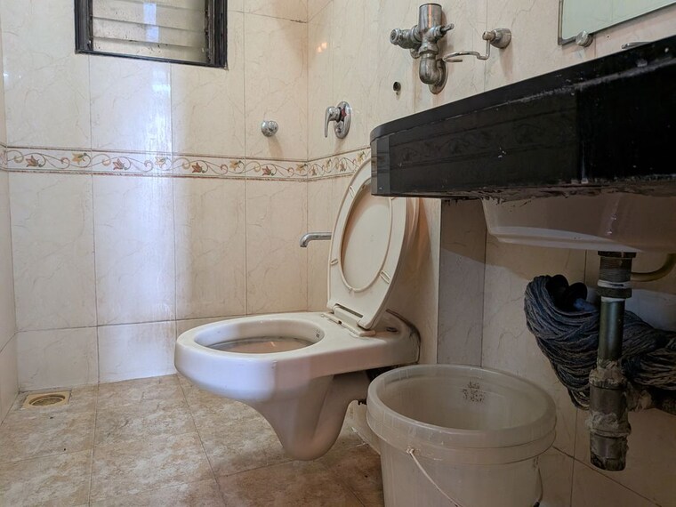 Bathroom, supreme-lake-homes 3 Bedroom 1365 Sq.Ft. Apartment In Powai Mumbai 10641763