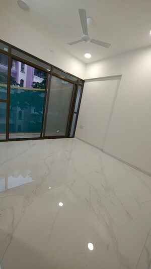 Room in 3 BHK Apartment at Mangesh Darshan Apartment, Santacruz West – for Rent