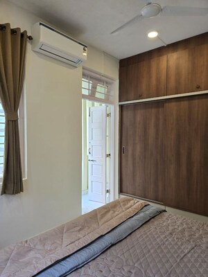 Room in 3 BHK Apartment at Lafleur Apartment, Bandra West – for Rent