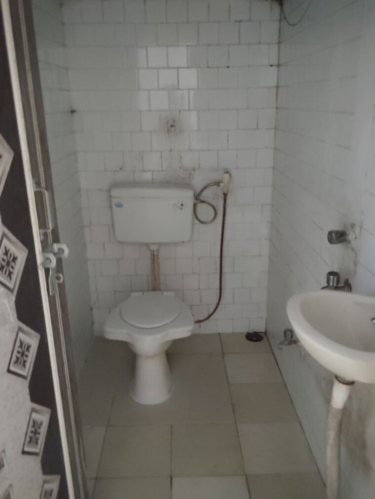 Bathroom, badal-apartments-vikas-nagar 2 Bedroom 1350 Sq.Ft. Villa In Vikas Nagar Lucknow 10641885