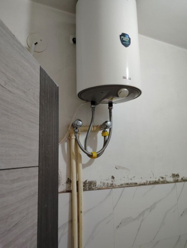Bathroom, badal-apartments-vikas-nagar 6+ Bedroom 5600 Sq.Ft. Villa In Vikas Nagar Lucknow 10641892