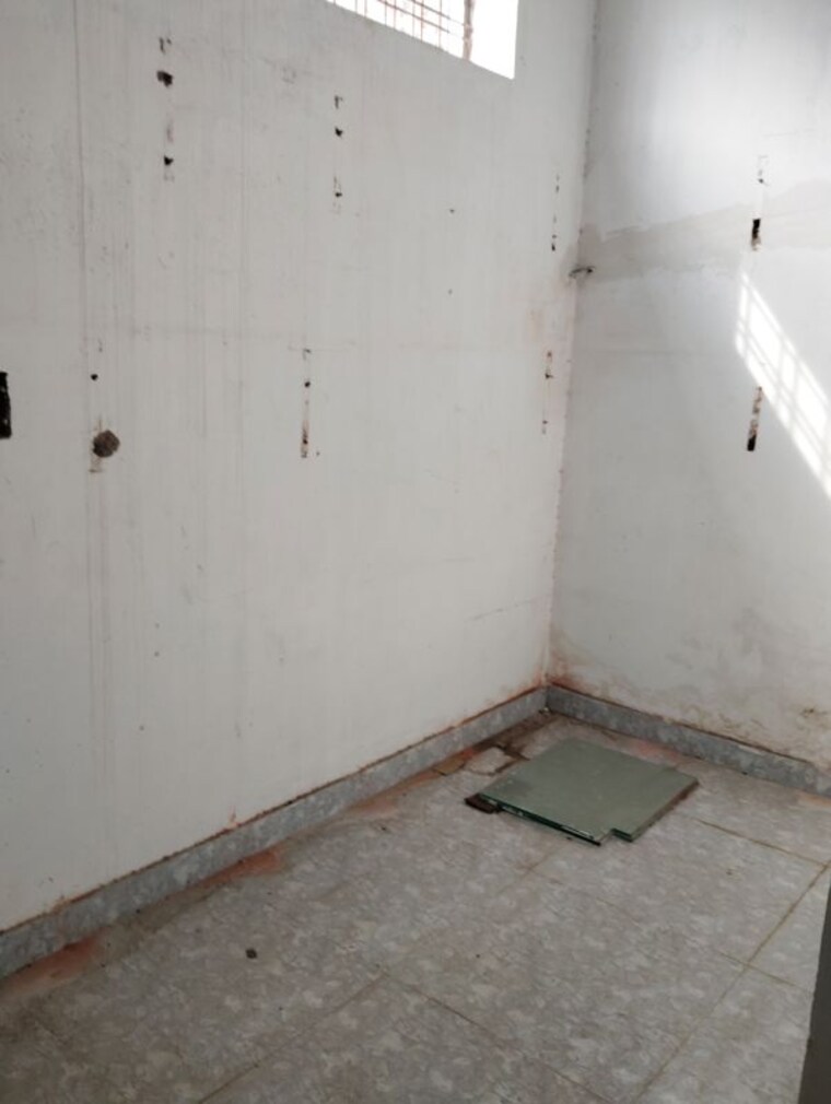 Bathroom, rr-tirath-vikas-apartments Commercial Showroom 2000 Sq.Ft. In Vikas Nagar Lucknow 10641895