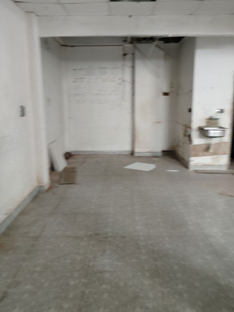 Room, rr-tirath-vikas-apartments Commercial Showroom 2000 Sq.Ft. In Vikas Nagar Lucknow 10641895