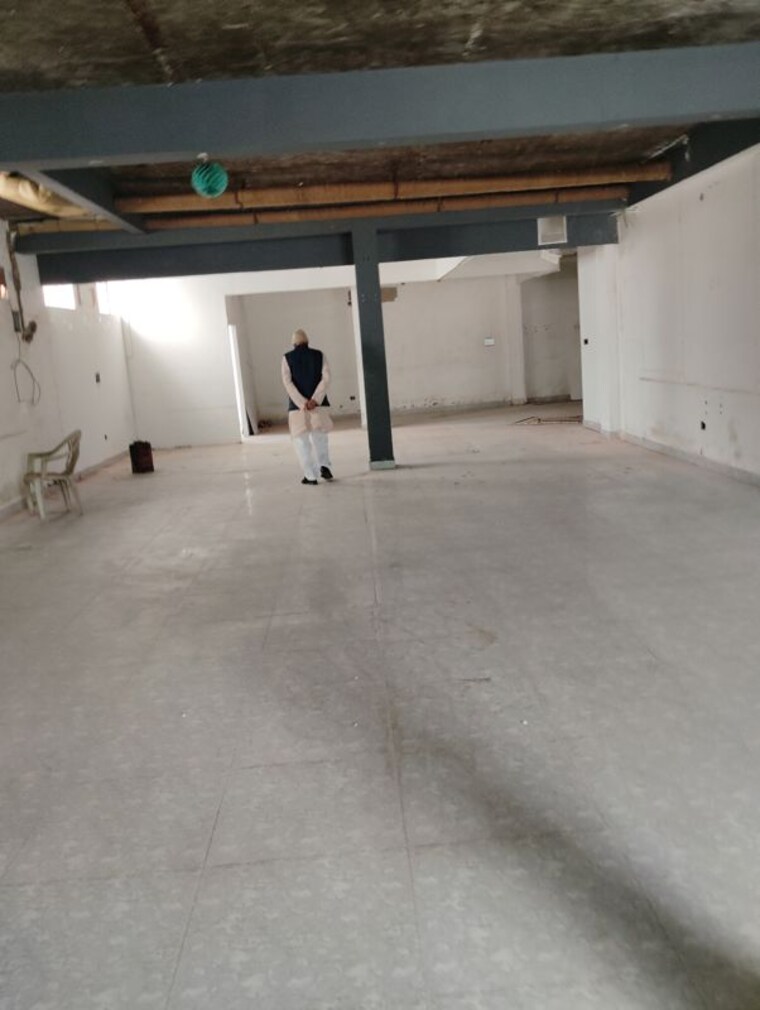 Room, rr-tirath-vikas-apartments Commercial Showroom 2000 Sq.Ft. In Vikas Nagar Lucknow 10641895