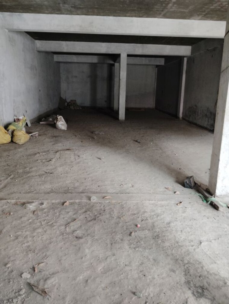  Parking, badal-apartments-vikas-nagar Commercial Shop 1500 Sq.Ft. In Vikas Nagar Lucknow 10641897