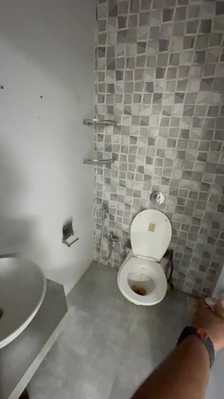 Bathroom, maruti-business-park Commercial Office Space 1900 Sq.Ft. In Andheri West Mumbai 10641911