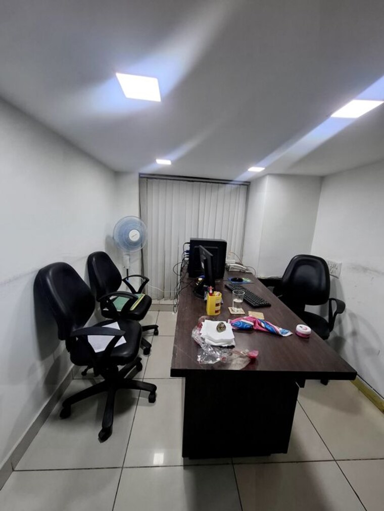Team Area, netaji subhash place Commercial Office Space 330 Sq.Ft. In Netaji Subhash Place Delhi 10641918