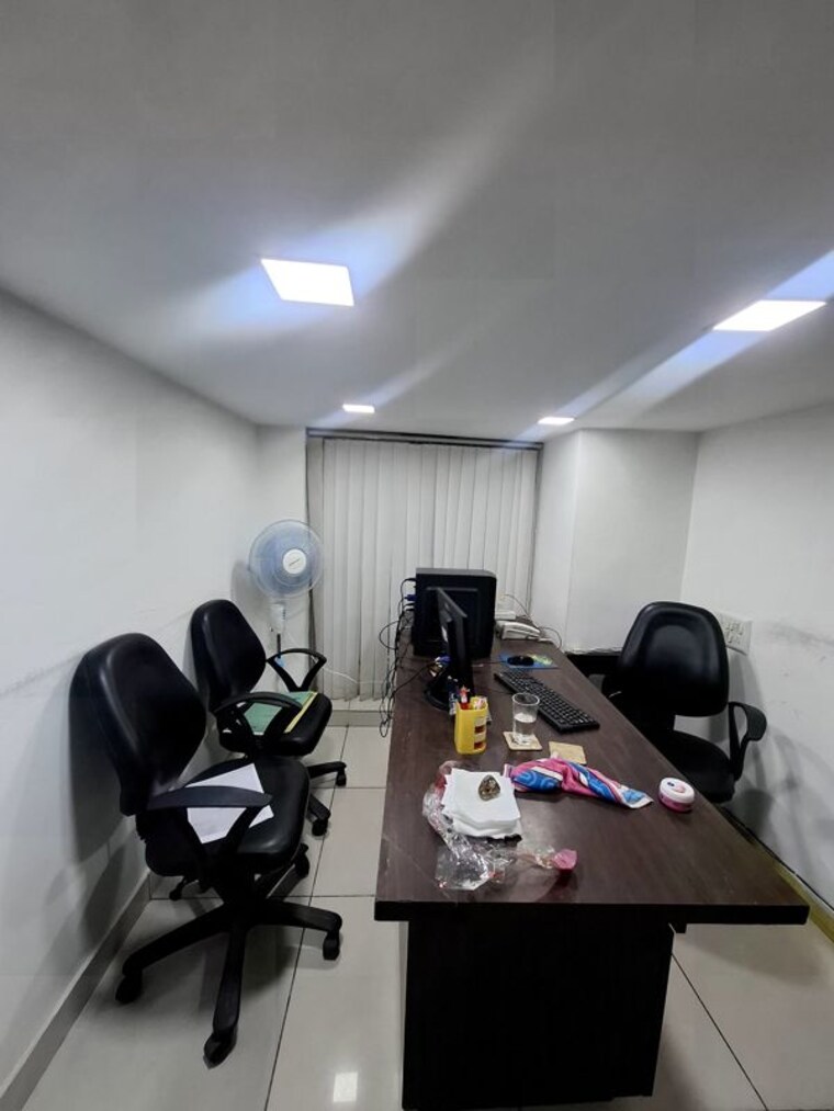 Team Area, netaji subhash place Commercial Office Space 330 Sq.Ft. In Netaji Subhash Place Delhi 10641918