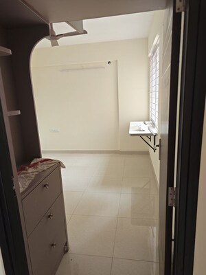 Room in 2 BHK Apartment at Shriram Solitaire, Yelahanka New Town – for Rent
