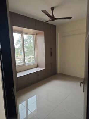 Room in 2 BHK Apartment at Shriram Solitaire, Yelahanka New Town – for Rent