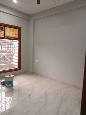 Room in 2 BHK Apartment at Defence Enclave Noida, Sector 44 – for Rent