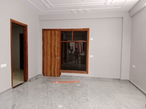 Room in 2 BHK Apartment at Defence Enclave Noida, Sector 44 – for Rent