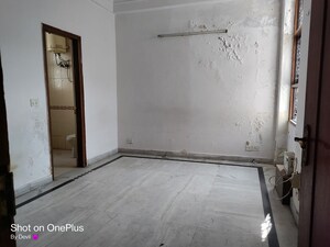 Room in 2 BHK Builder Floor at Ansal Sushant Lok I, Sector 43 – for Rent