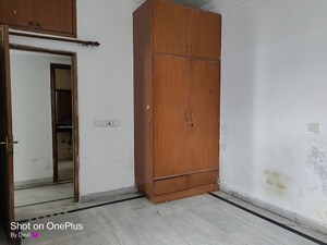 Room in 2 BHK Builder Floor at Ansal Sushant Lok I, Sector 43 – for Rent