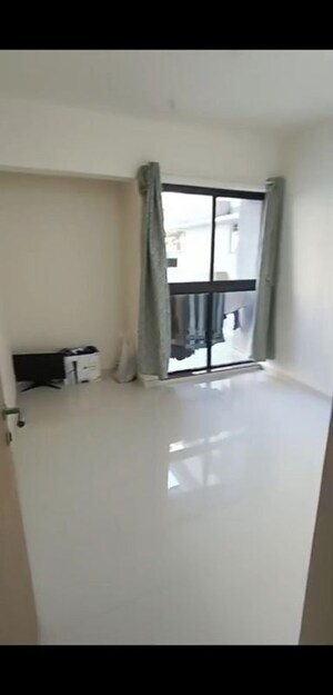 Room in 2 BHK Apartment at Lodha Casa Supremo, Mira Road East – for Rent