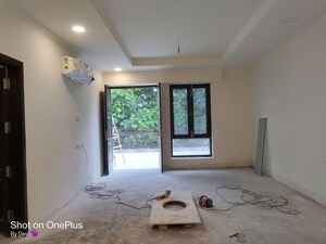 Room in 4 BHK Builder Floor at Sushant Lok I – for Rent