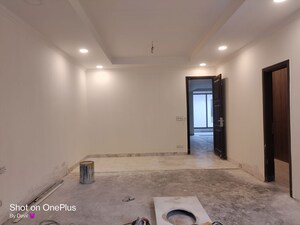 Room in 4 BHK Builder Floor at Sushant Lok I – for Rent